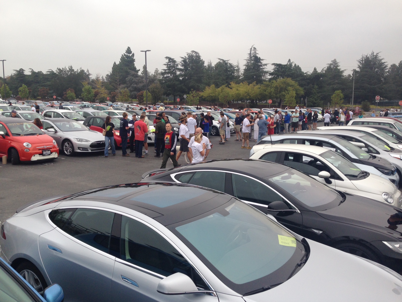 The Fuse recordbreakingelectriccarparadeincupertinocalifornia